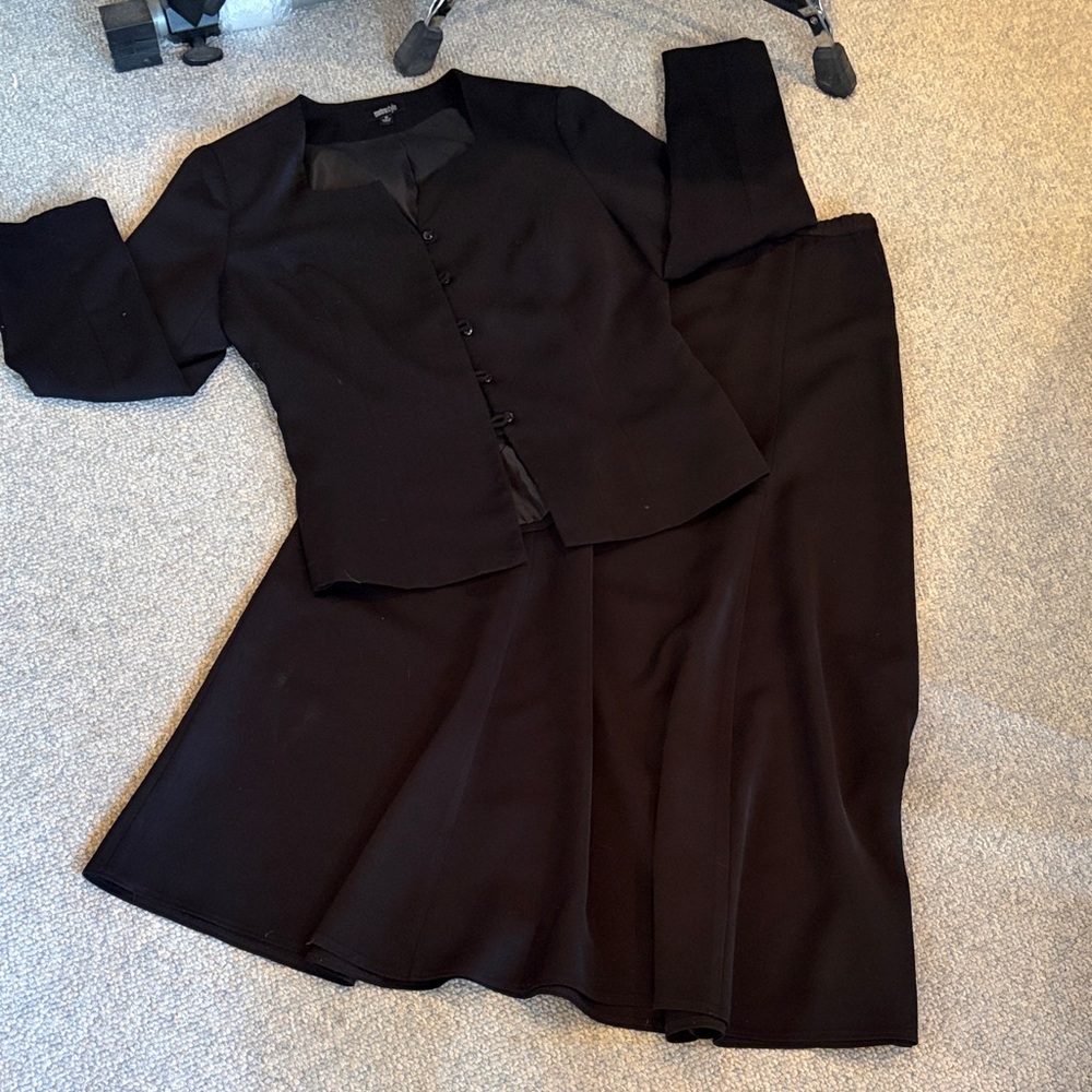 Metrostyle Classic Black Women's Skirt Set
